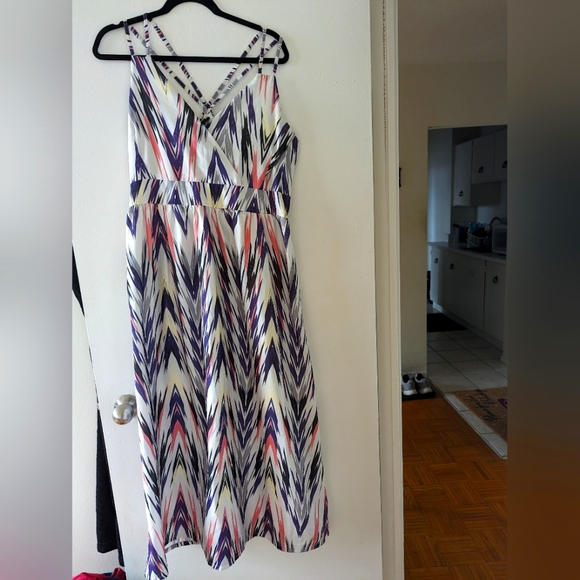 Vibrant Maxi Dress Size XL - Picture 1 of 3